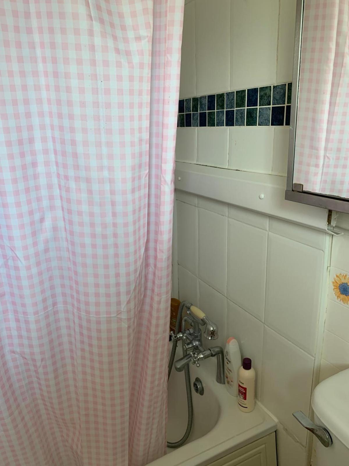 Room Only Guest Accommodation, Guest House Self Catering Bangor  Exteriör bild