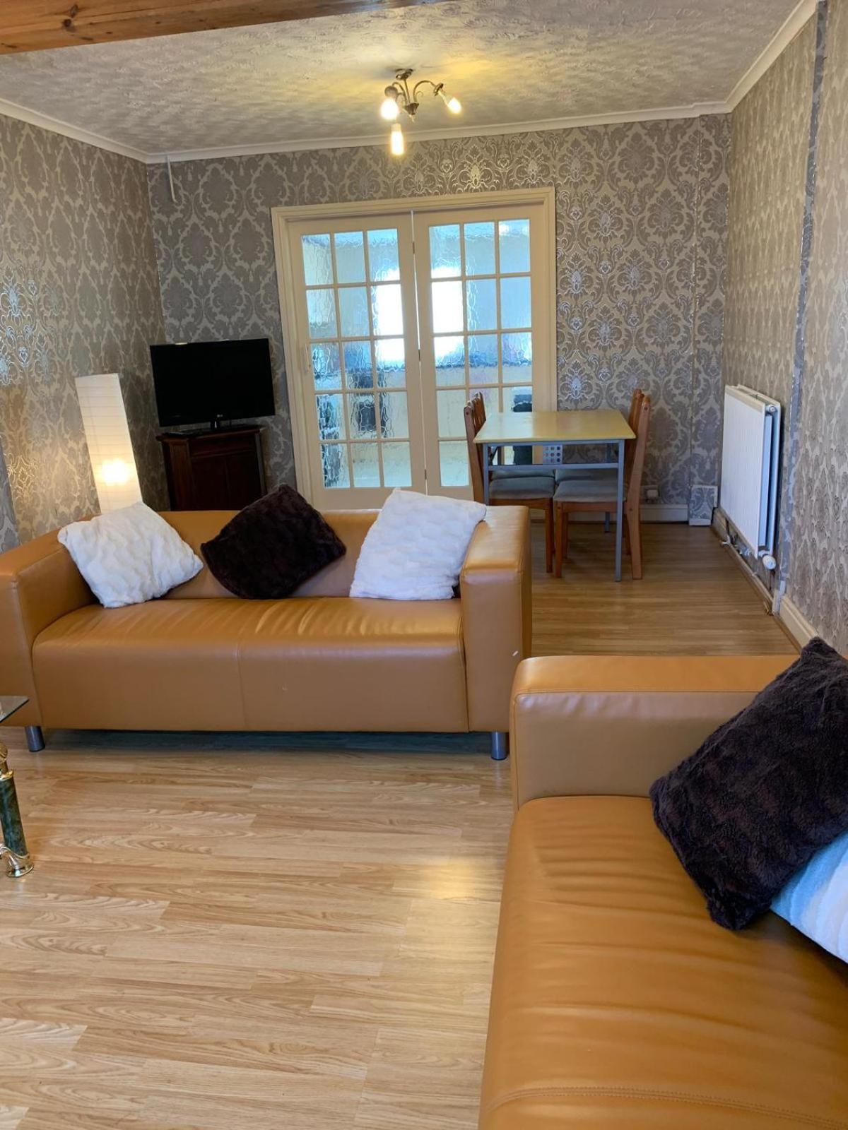Room Only Guest Accommodation, Guest House Self Catering Bangor  Exteriör bild