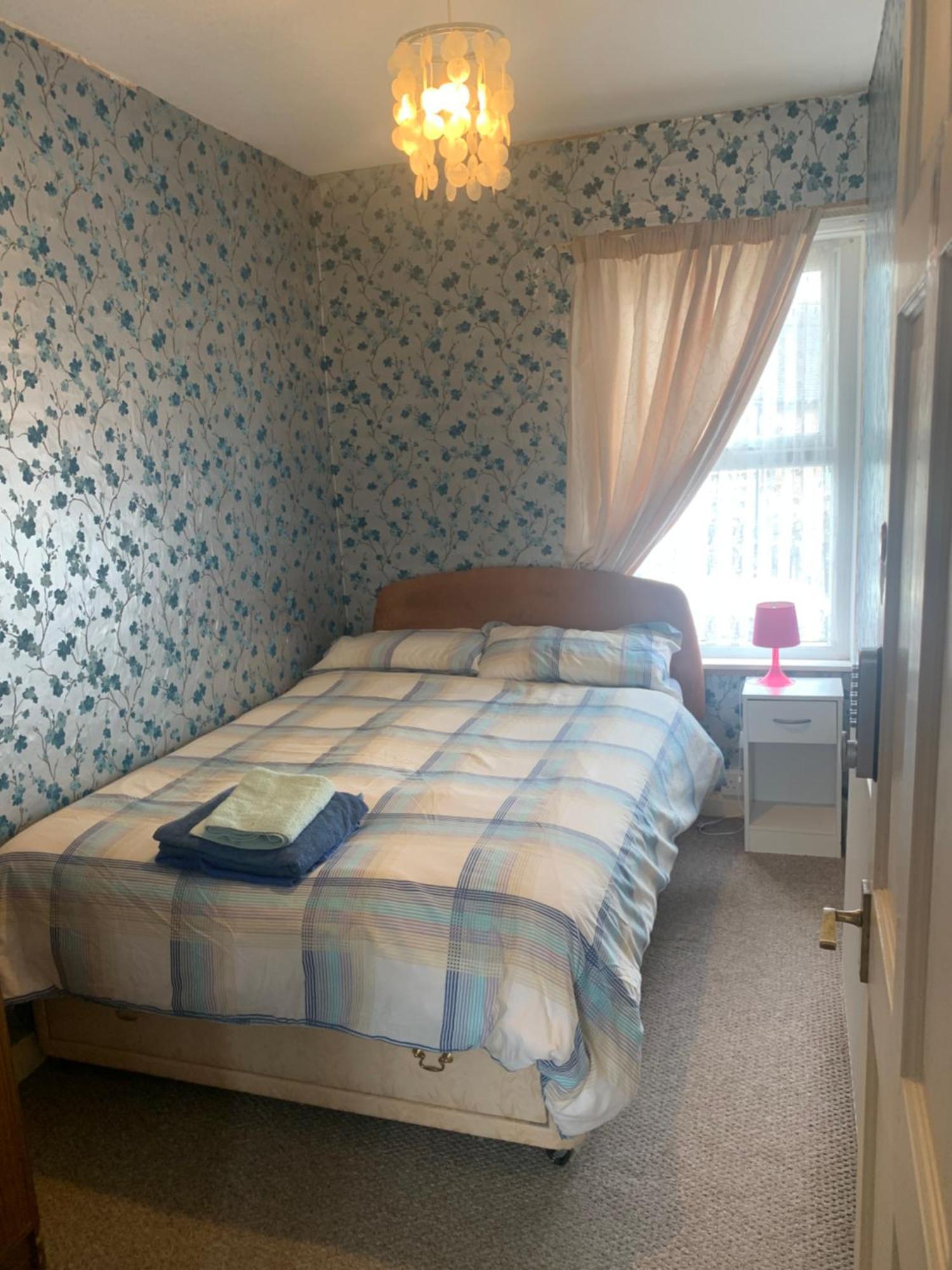 Room Only Guest Accommodation, Guest House Self Catering Bangor  Exteriör bild