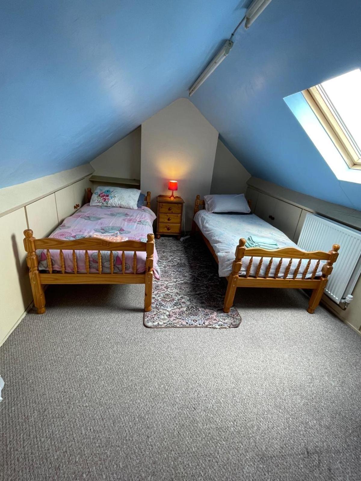 Room Only Guest Accommodation, Guest House Self Catering Bangor  Exteriör bild