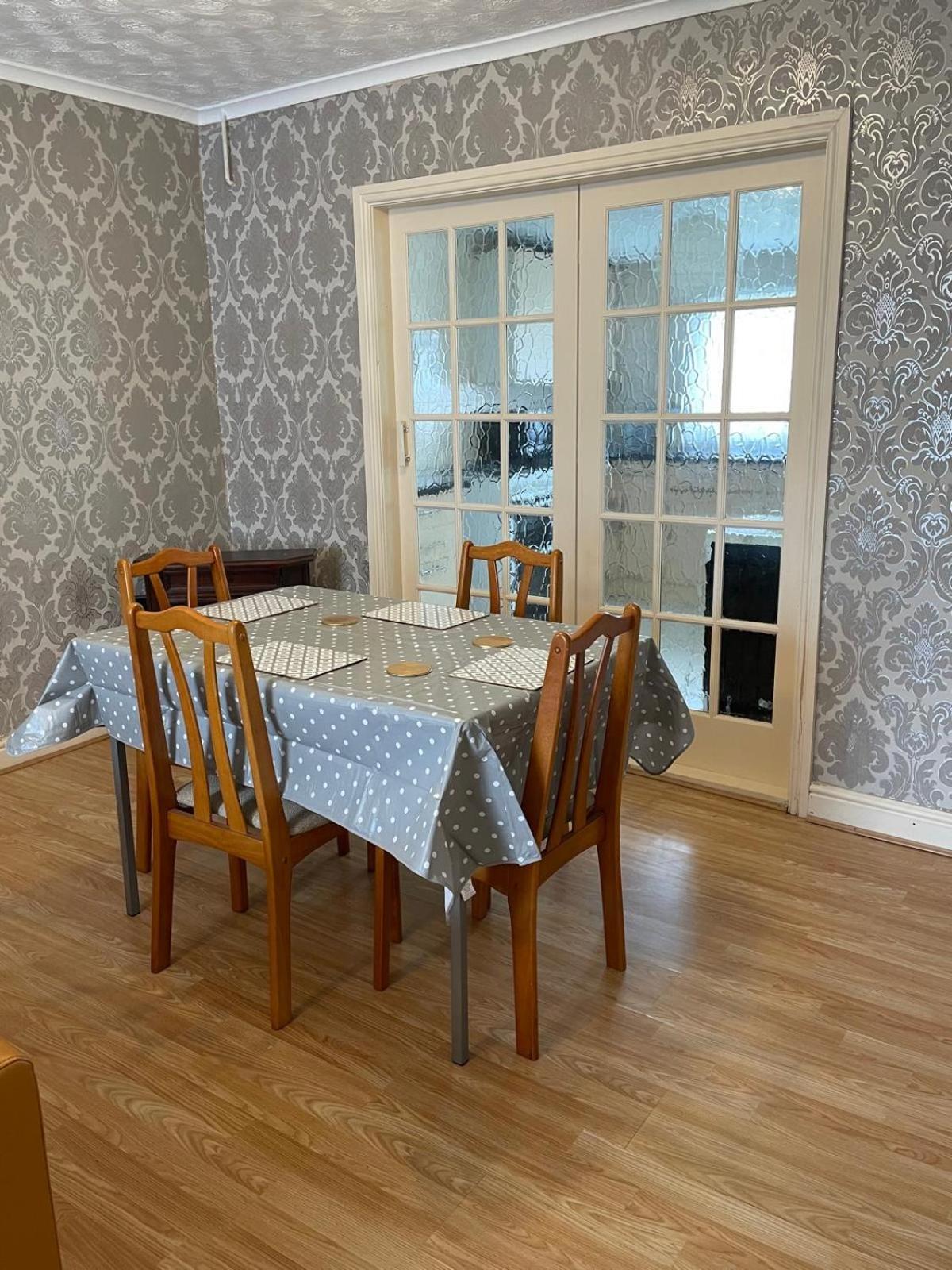 Room Only Guest Accommodation, Guest House Self Catering Bangor  Exteriör bild