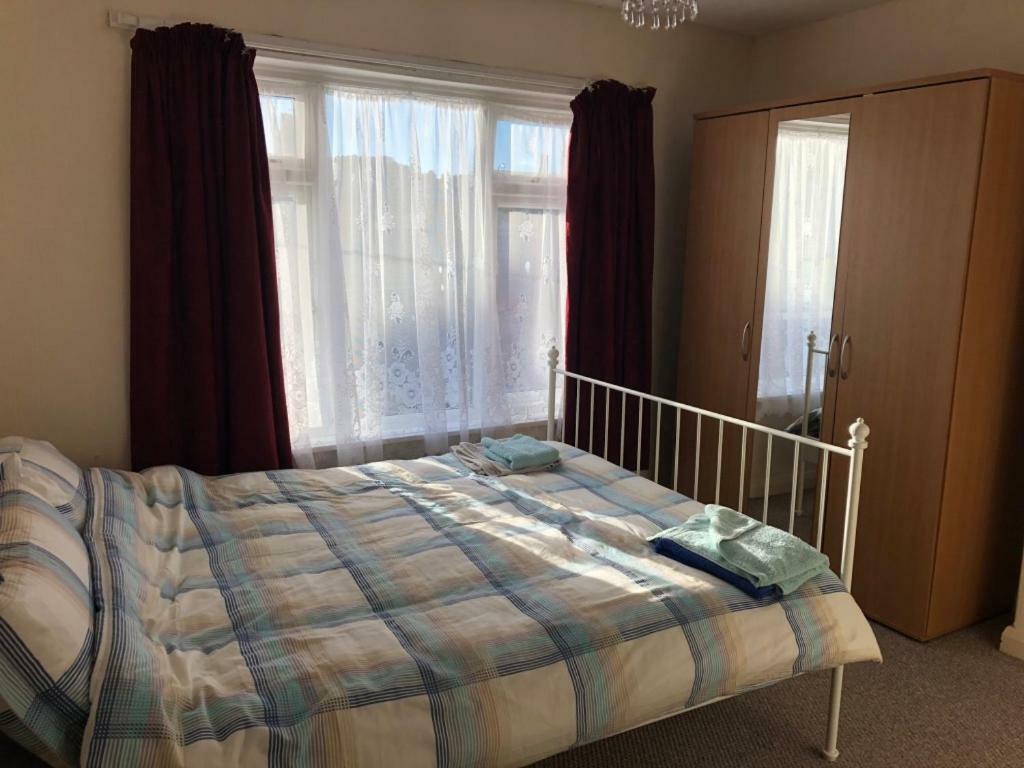 Room Only Guest Accommodation, Guest House Self Catering Bangor  Exteriör bild